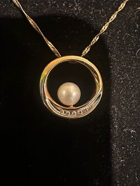 10 k diamond and pearl necklace 18 inches